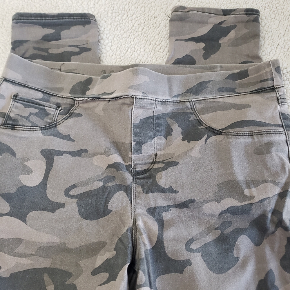NATURAL REFLECTIONS Slim Stretch Gray Black Camo Pants | Women Large